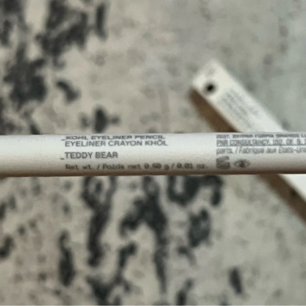 R.E.M. Beauty At The Borderline Kohl Eyeliner Pencil Teddy Bear rich brown Sep